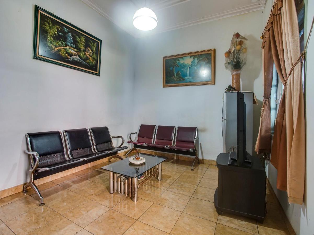 Oyo 90771 Mess 19 Syariah Hotel บันดาร์ ลัมปุง ภายนอก รูปภาพ
